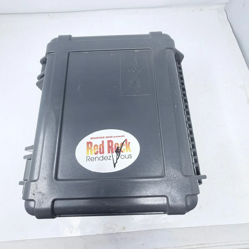 VTG OtterBox Cigar Caddy 5200 Travel Humidor Case Waterproof Crushproof Black